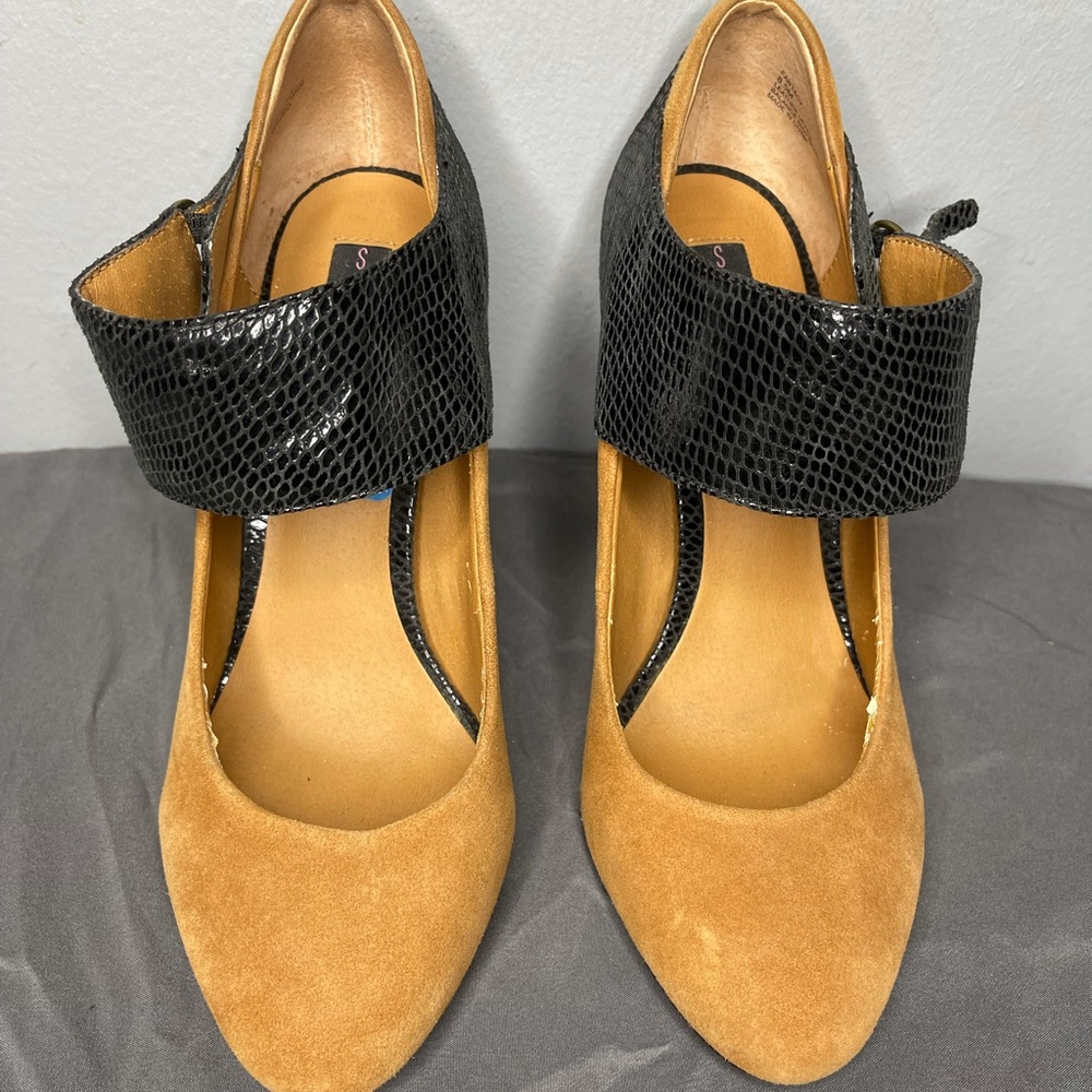 Steve Madden circle toe pump w/ strap sz 8.5